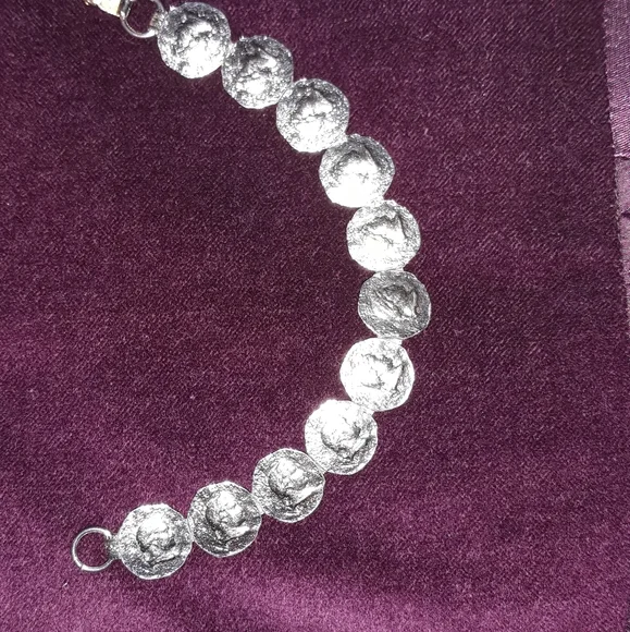 Bracelet..7.5inches..Silver Toned - Picture 6 of 12